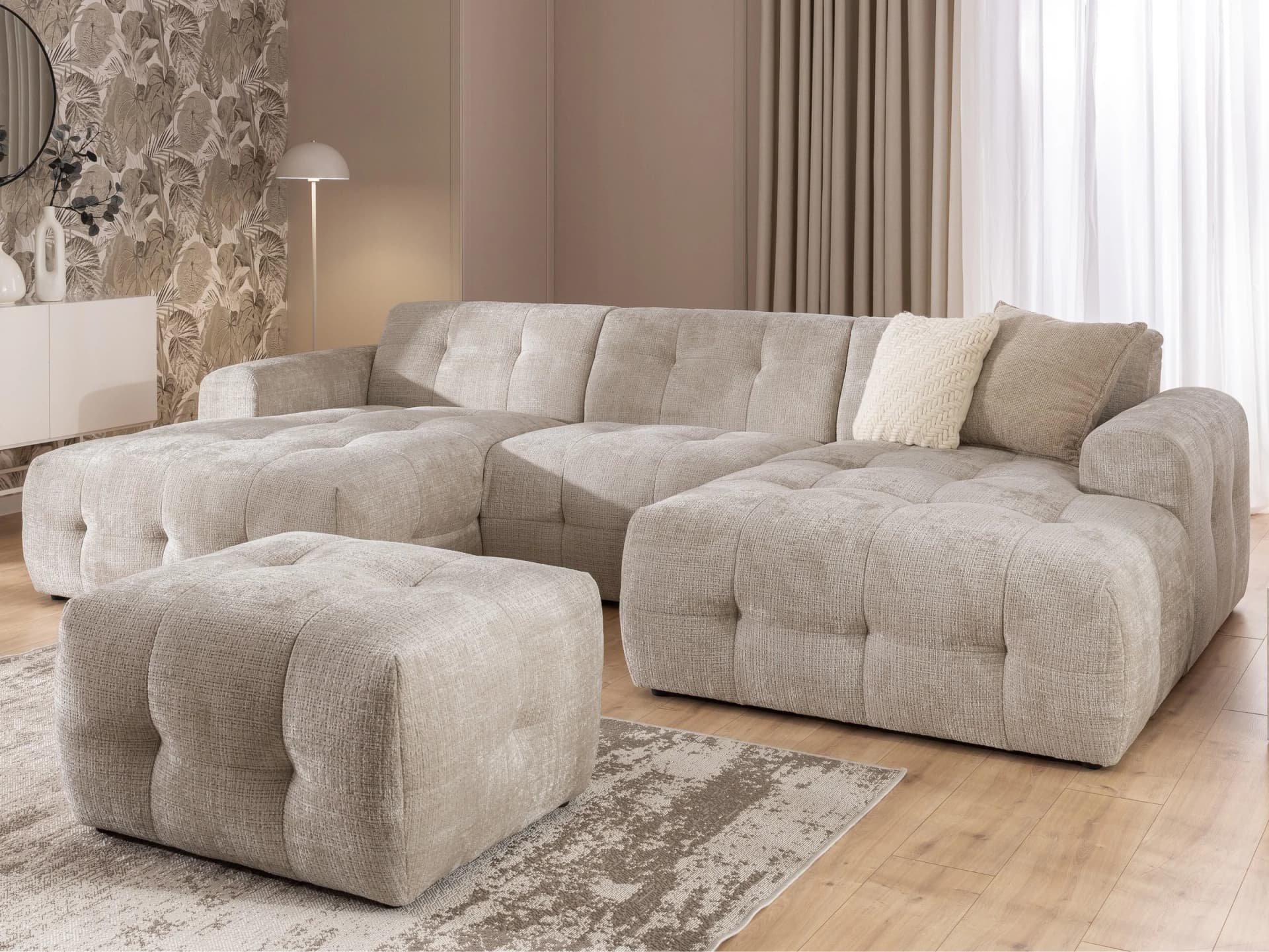 Kozy – Wohnlandschaft und Hocker im Bumpy-Design mit Schlaffunktion und fester Rückenlehne aus weichem Chenille-Stoff