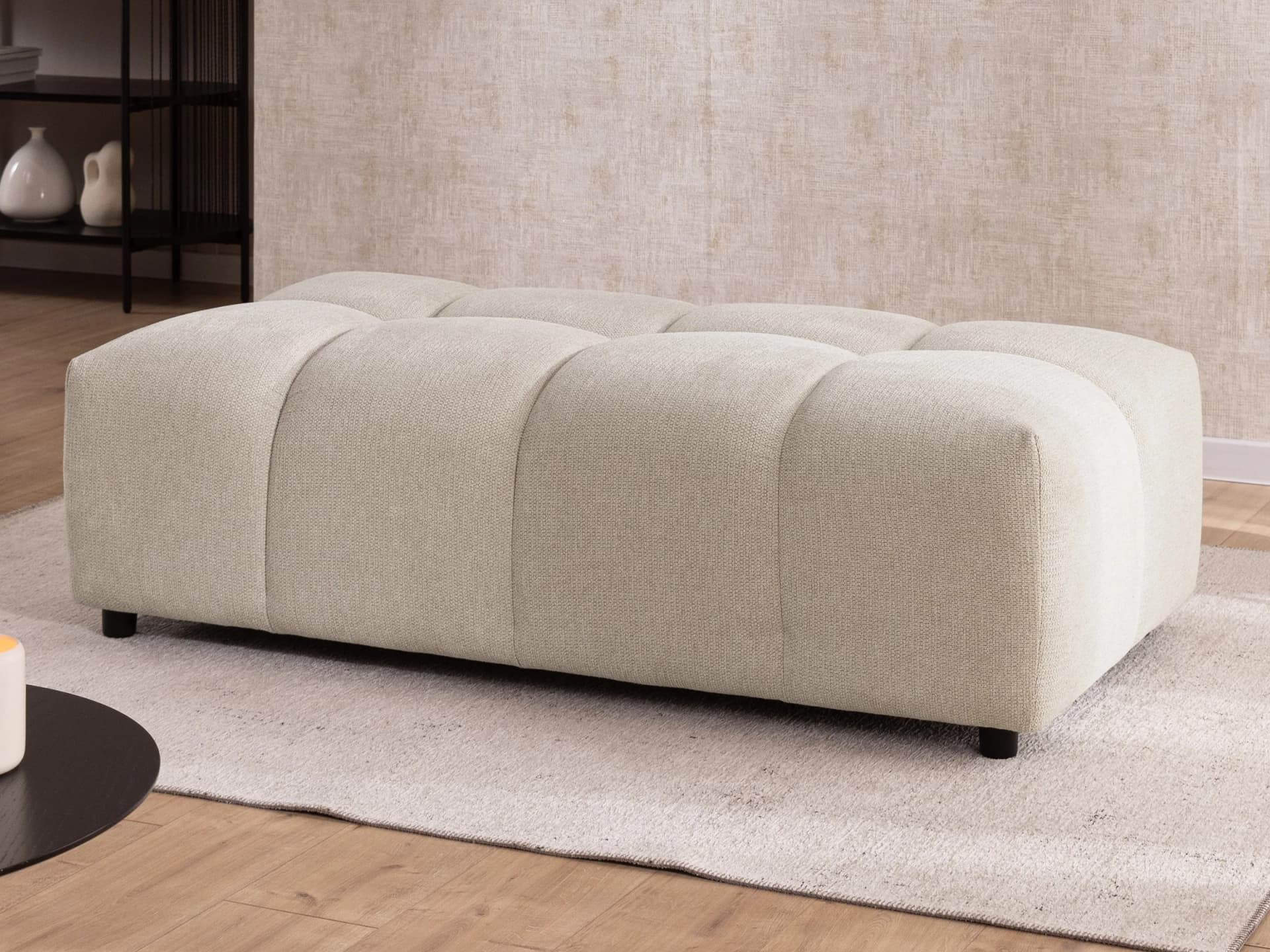 Bubble – Hocker mit Sitzfläche in Bubble-Optik aus weichem Strukturstoff mit schöner Sitzkomfort
