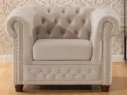 /uploads/product/cleo-blink-chesterfield-sessel-aus-samt-mit-kristallsteppung-und-braunen-massivholzf-en-sz1796-o-7cf6e77a80.jpg