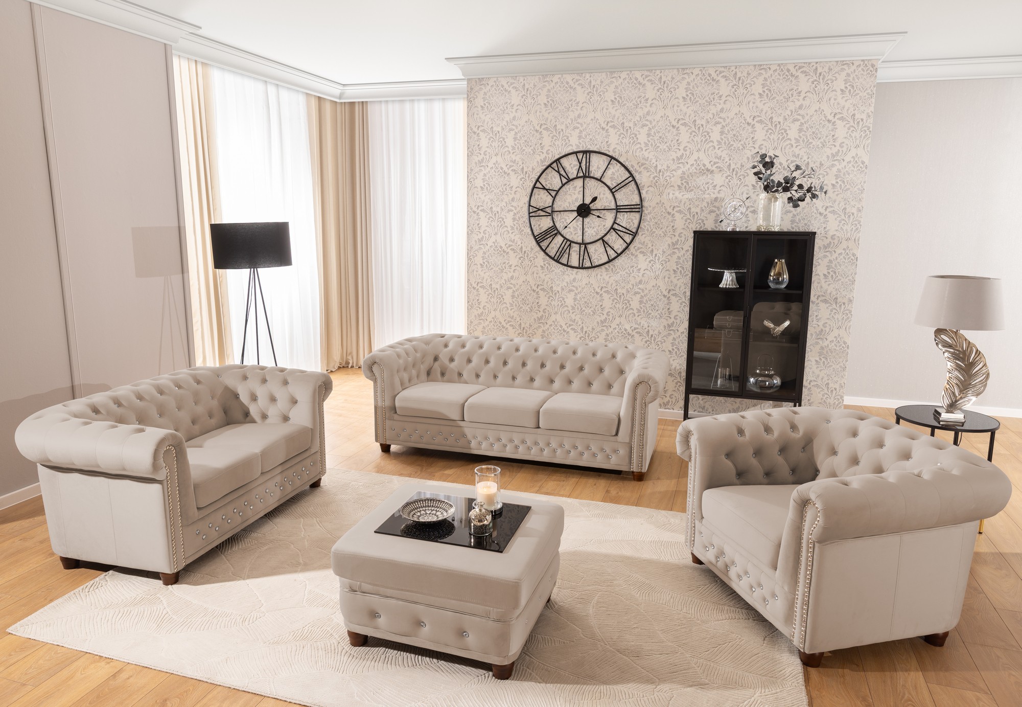 /uploads/product/cleo-blink-chesterfield-2-sitzer-sofa-aus-samt-mit-kristallsteppung-und-braunen-massivholzf-en-s-04de5ebb01.jpg