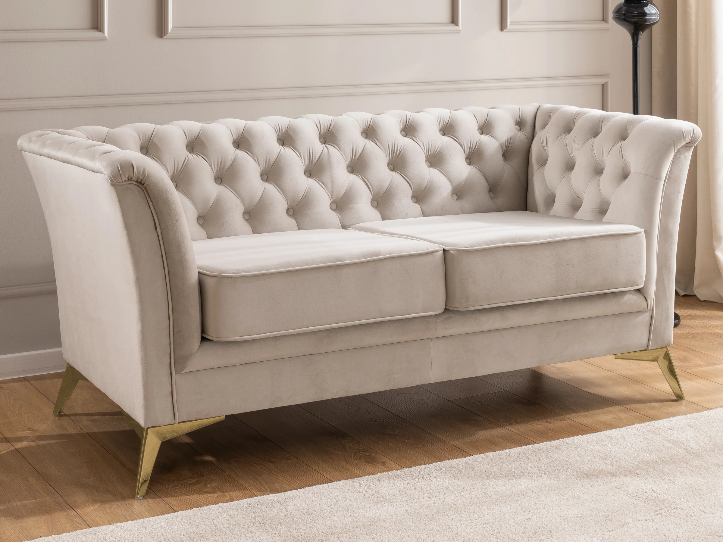 /uploads/product/whitby-chesterfield-luxus-polstergarnitur-2-1-aus-samt-mit-goldenen-silbernen-oder-schwarzen-f-e-f8d2c38c52.webp